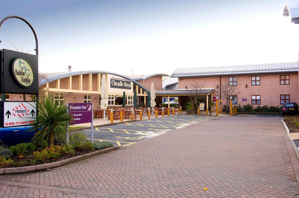 Premier Inn Manchester - Cheadle Hotel in England