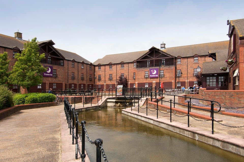 Premier Inn Milton Keynes Sw - Furzton Lake Hotel in Aylesbury Vale