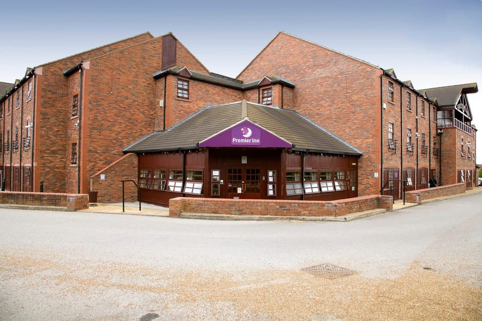 Premier Inn Milton Keynes Sw - Furzton Lake Hotel in Aylesbury Vale