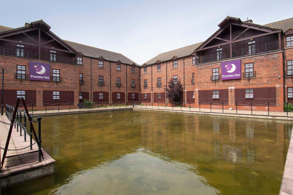 Premier Inn Milton Keynes Sw - Furzton Lake Hotel in Aylesbury Vale