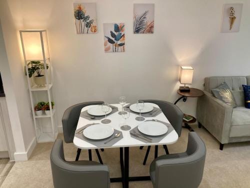 2 Bedroom Luxury Apartment! CityCenter FreeParking Hotel in Derby