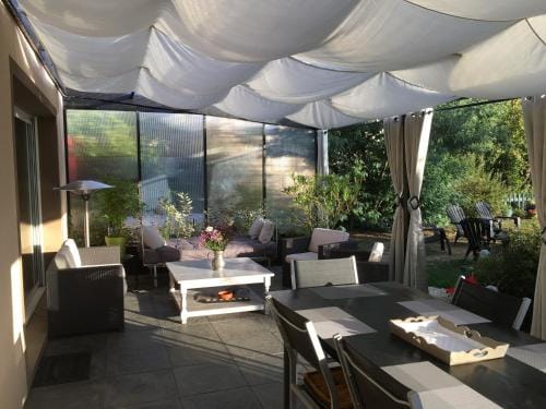 Chez Christophe et Cecile sur le circuit des 24 heures du Mans Hotel in Le Mans