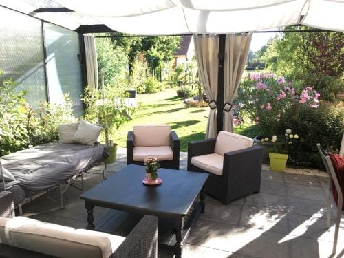 Chez Christophe et Cecile sur le circuit des 24 heures du Mans Hotel in Le Mans