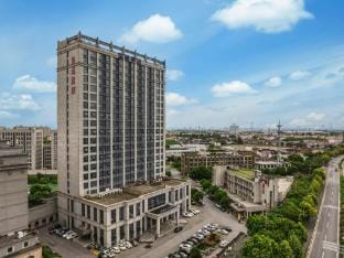 Singapore·Holiday Luxury Hotel Apartment (Tongji University Jiading Campus Branch) Hotel in Shanghai