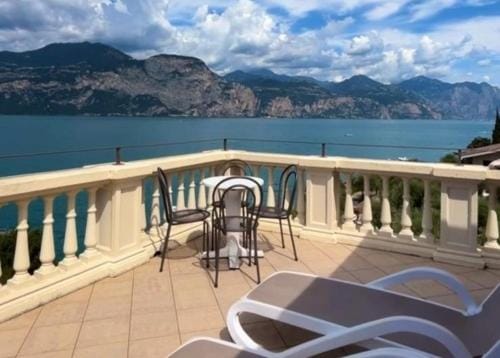 Villa Torre - Atmosfera Romantica Hotel in Brenzone sul Garda