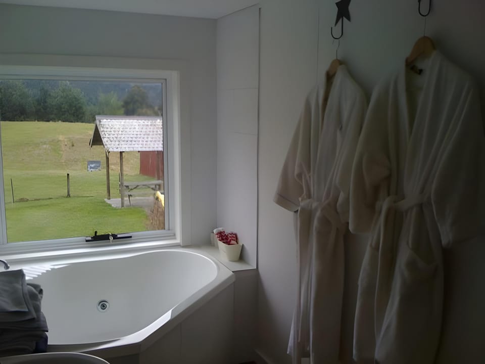 Sassafras Springs Cottages Hotel in Tasmania