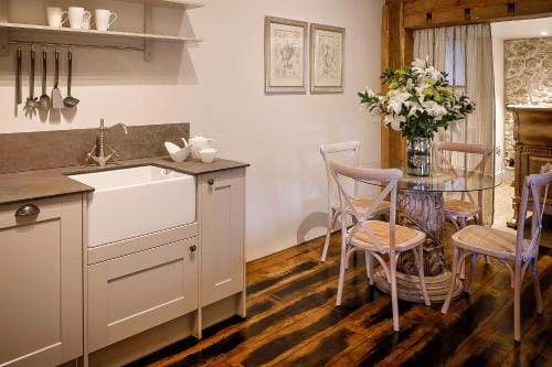 Gileston Manor-Self catering Hotel in Wales