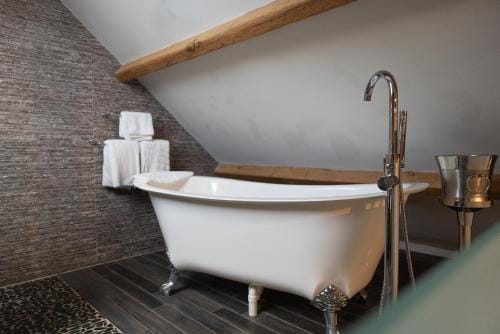 Gileston Manor-Self catering Hotel in Wales