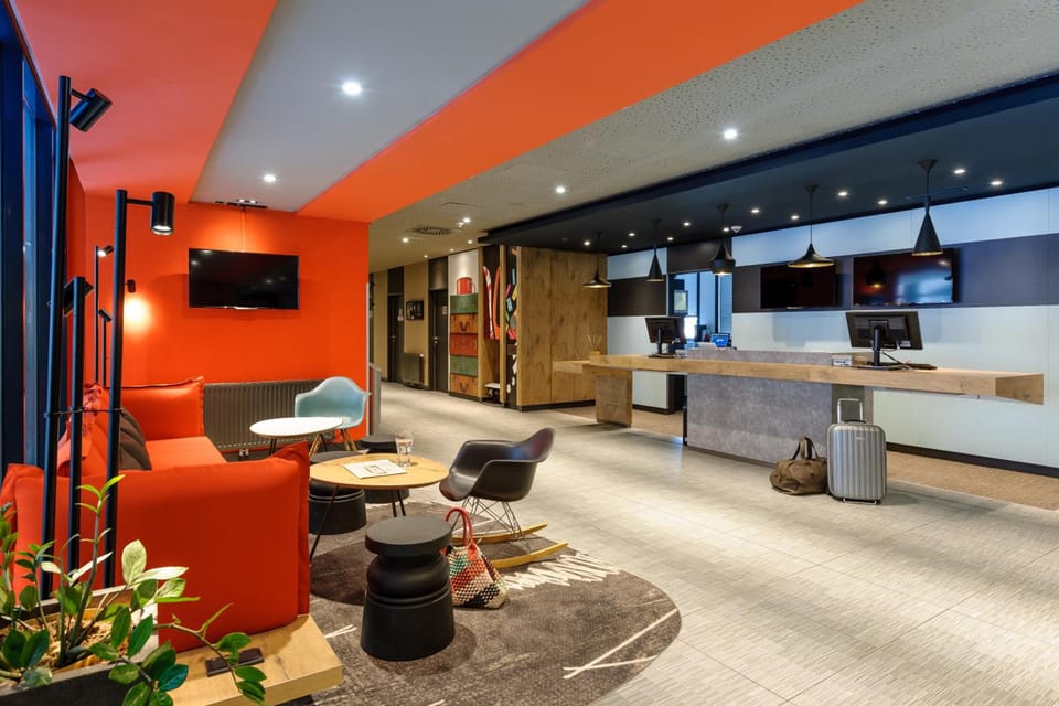 Shared lounge/TV area