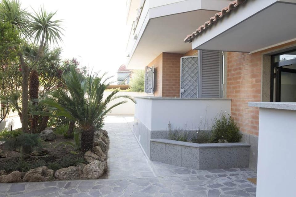 Rosa's House Rome Airport Hotel in Fiumicino