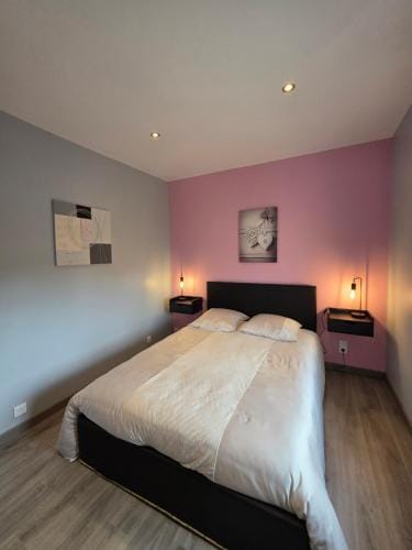 Chambre Reve en Rose - WIFI - TV Hotel in Normandy