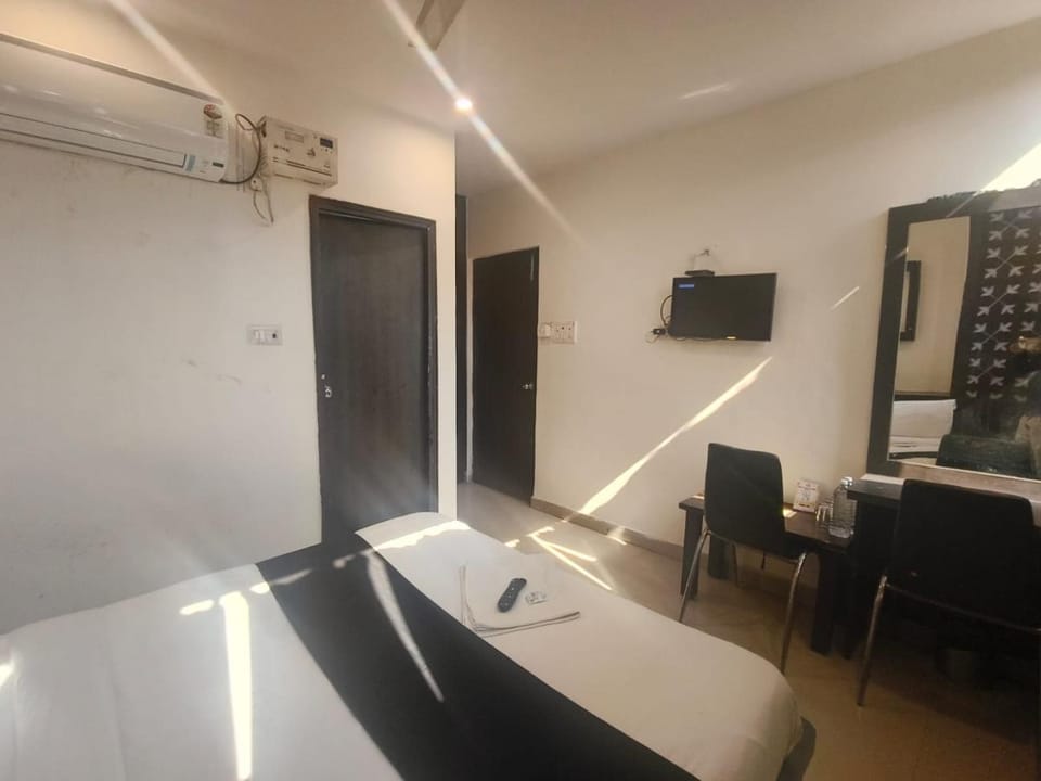 RROOMS R K International Hotel in Lucknow