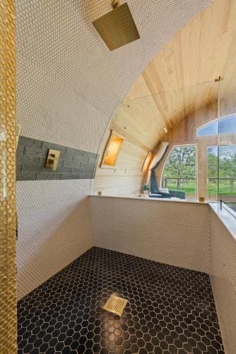Romantic Chardonnay Wine Barrel Cabin Inn in Rio Grande