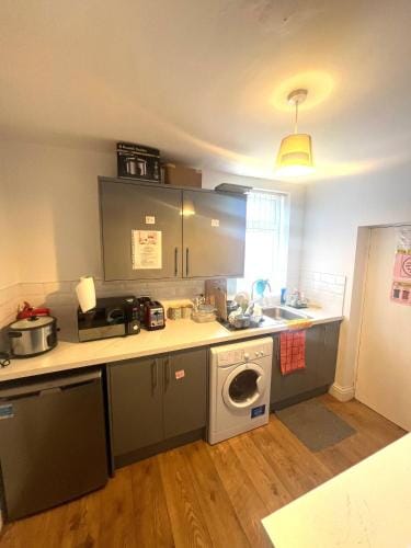 Quiet spacious room in Salford-Samson PLAB Hotel in Salford