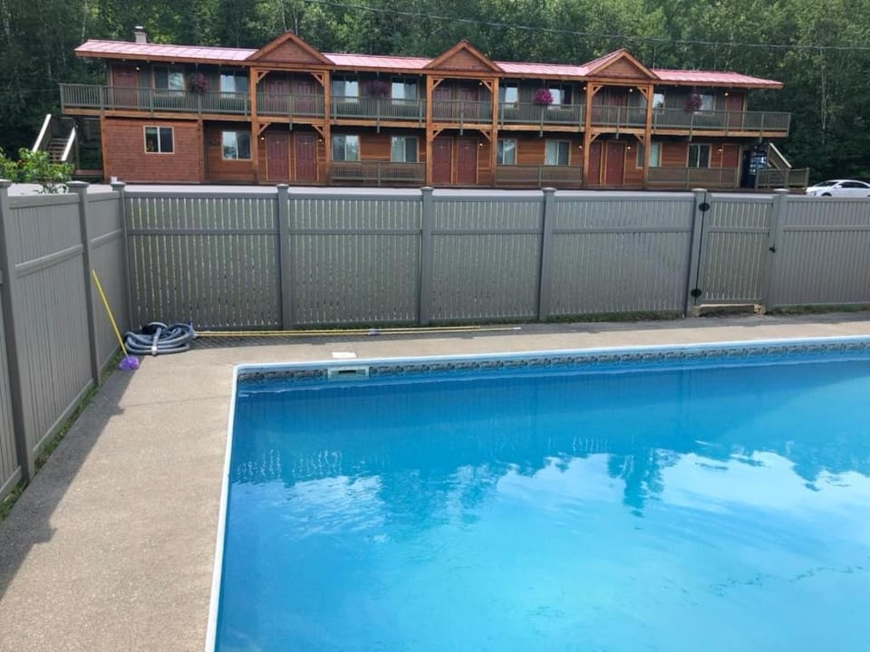 Moose Mountain Inn Hotel in Moosehead Lake