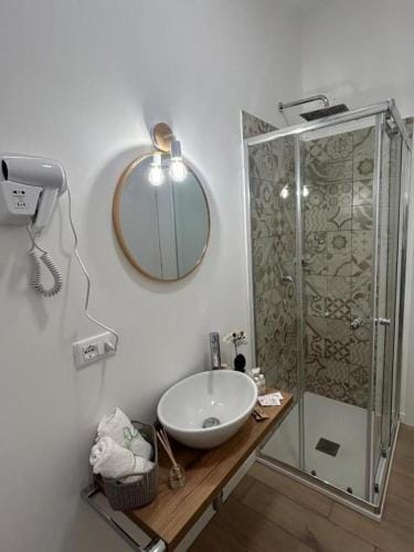 Near Airport Malpensa Pvt Room with Pvt Bath Check-in 24h Hotel in Legnano
