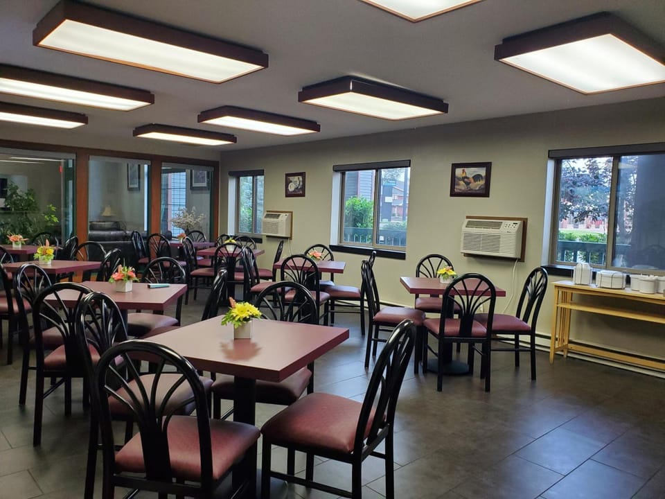 River Hill Inn & Suites Hotel in Hudson