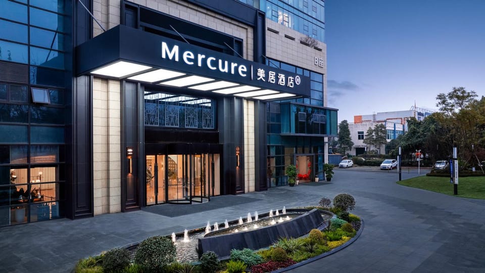 Mercure Chengdu Longtan Hotel in Chengdu