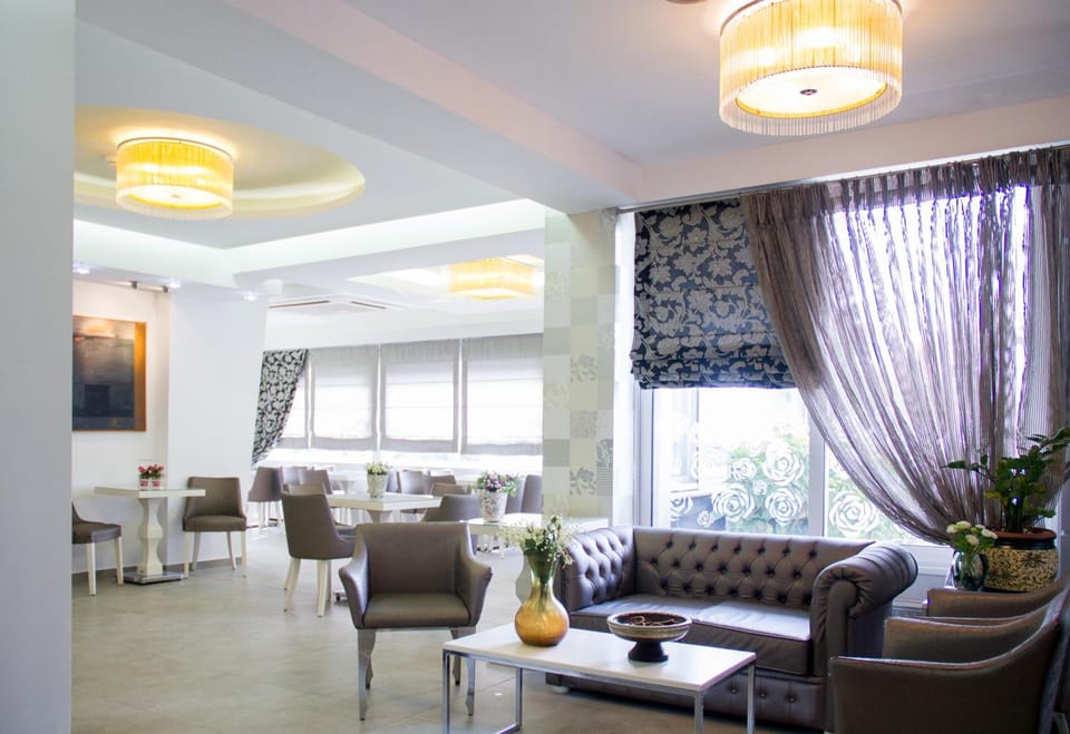 Shared lounge/TV area