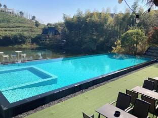 Huzhou Nature Valley Hotel in Suzhou
