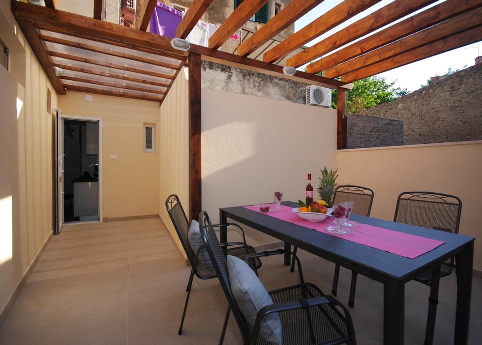Apartment Tonka Hotel in Split