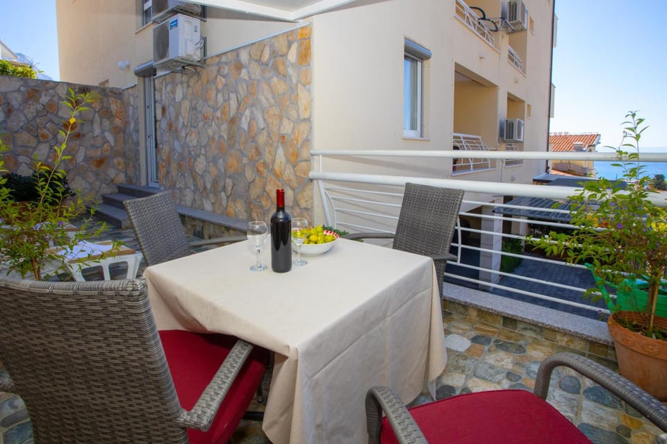 Apartmani Putnik Apartment hotel in Baška Voda