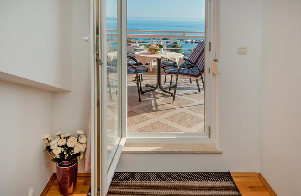 Apartmani Putnik Apartment hotel in Baška Voda