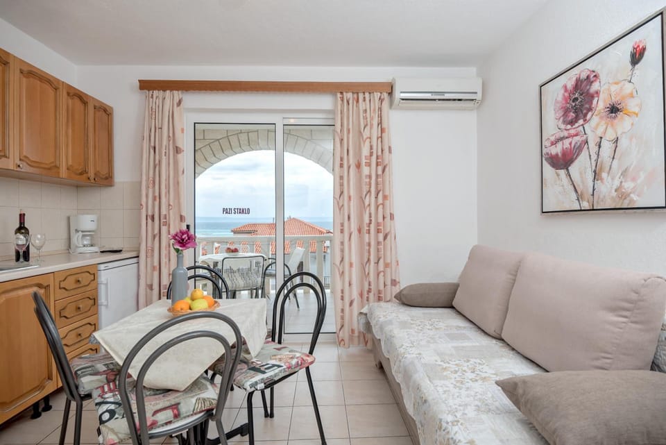Apartmani Putnik Apartment hotel in Baška Voda