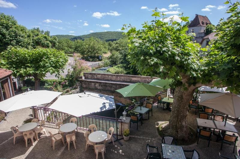 Logis Auberge de L'ile Hotel in Occitanie