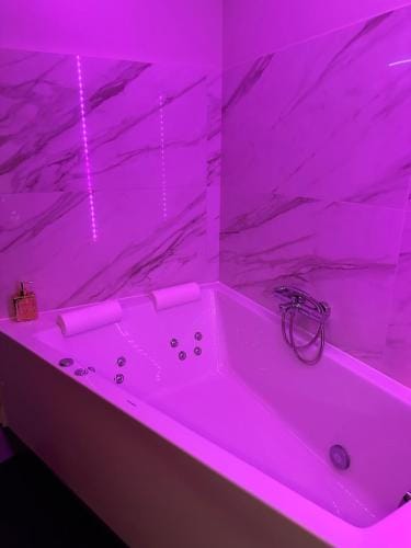 Love Horizons - Suite vue panoramique - Spa privatif - Rennes Centre Hotel in Rennes