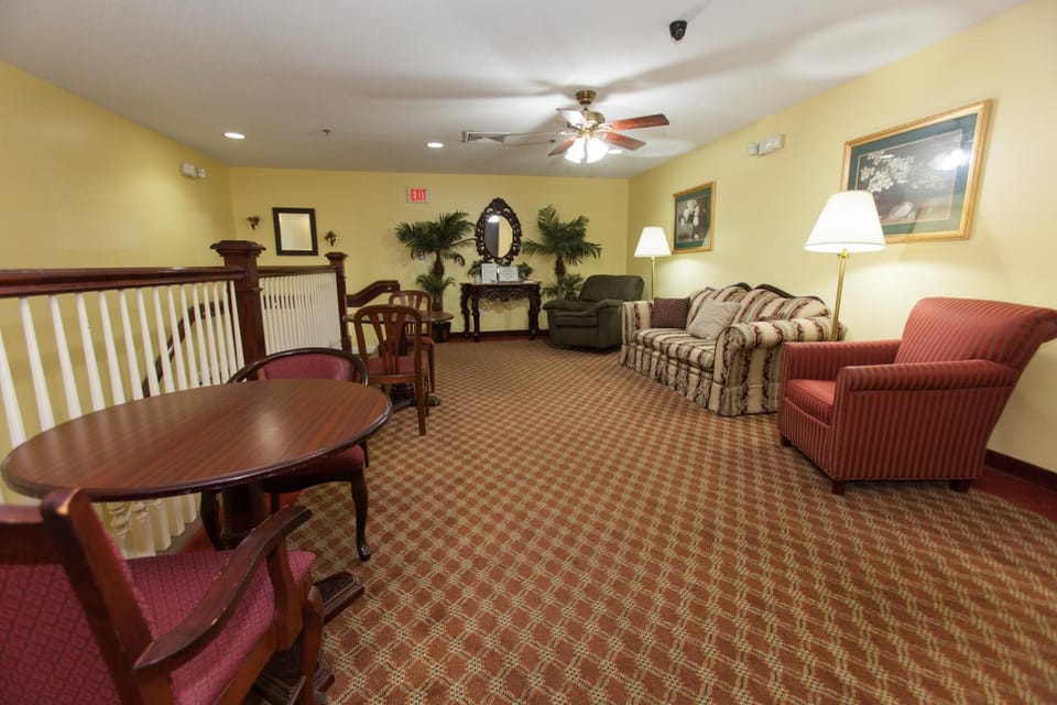 Douglas Inn and Suites Cleveland Hotel in Cleveland