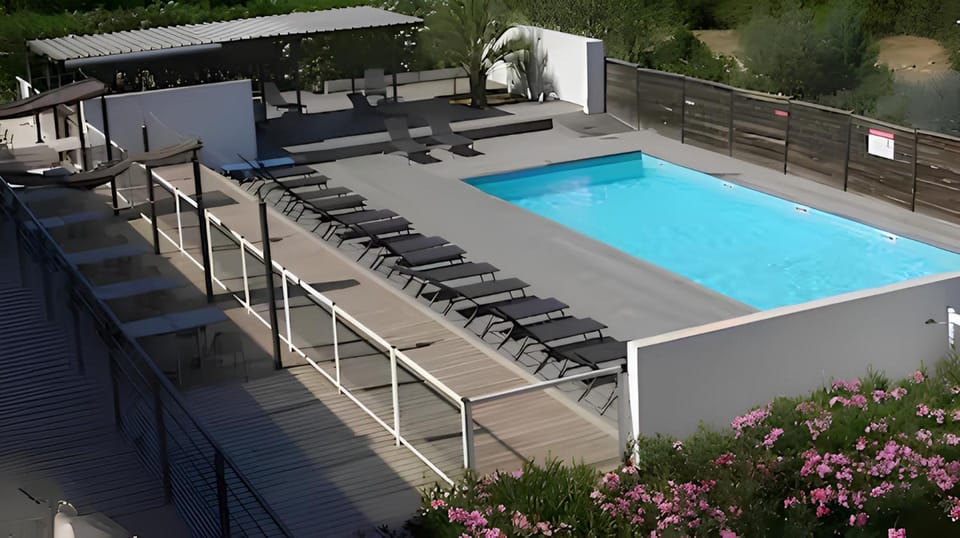 Modern Studio with Private Terrace & Pool – 15 min from Aix TGV  Apartment hotel in Aix-en-Provence