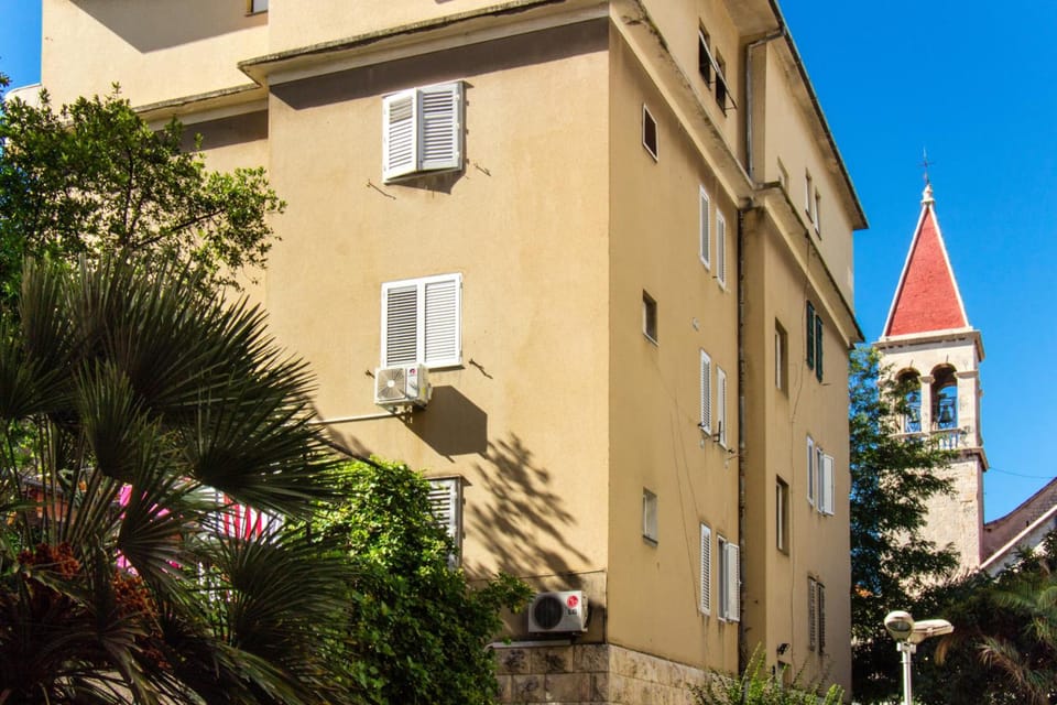 Lugo Apartments Hotel in Split