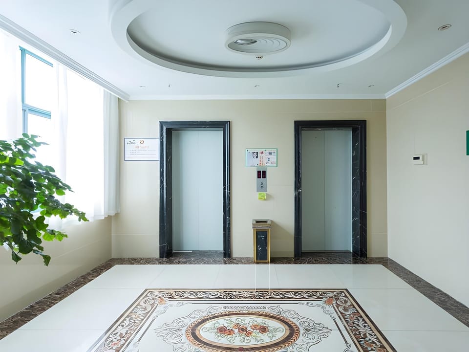 GreenTree Inn ShanDong JiNing WeiShan Lake International Wetland Park Business Hotel Hotel in Jiangsu