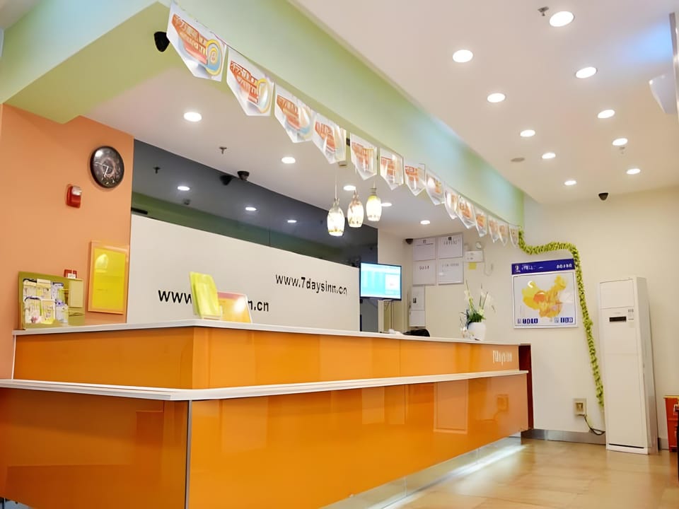 7 Days Inn Chengdu Wuda Garden Longzhuayan Metro Station Hotel in Chengdu