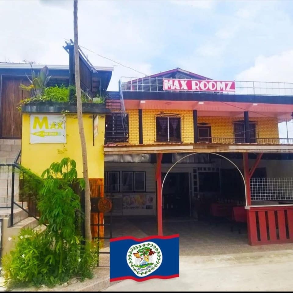 Maxroomz Hotel in San Ignacio