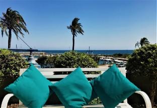 Modern Marina Apt Fantastic location Marina/Beach Hotel in Estepona