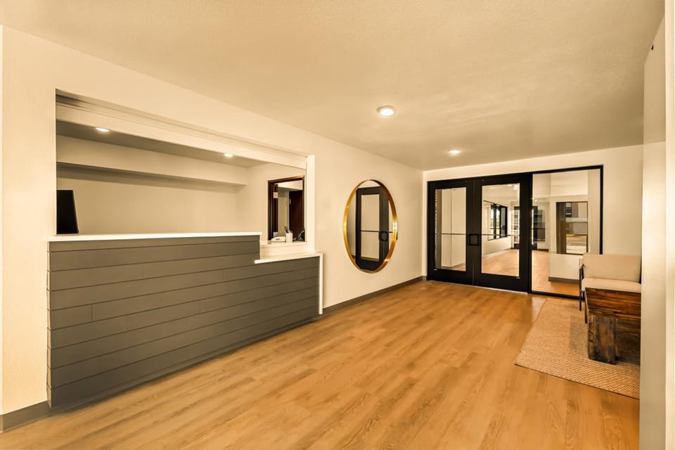 LivAway Suites Seattle- Renton Hotel in Renton