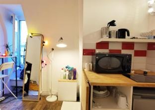 Sunny Studio / Eiffel Tower Nearby / Elevator Hotel in Paris