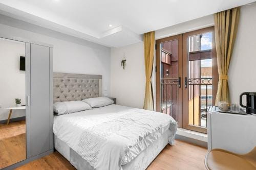 Ensuite Double Godino Hotel by Ilford Station Hotel in Ilford