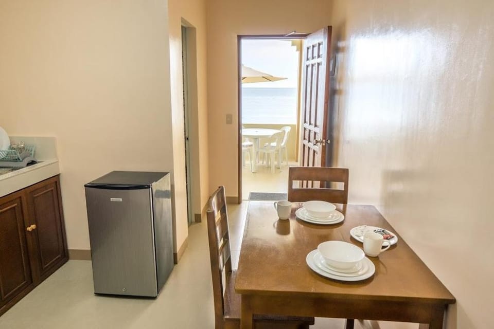 Kellocks' Seaview Apartelle Inn in Central Visayas