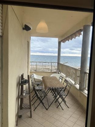 Beachfront, balcony, parking, private access beach Hotel in Torvaianica