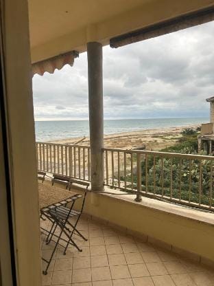Beachfront, balcony, parking, private access beach Hotel in Torvaianica