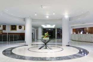 Golden Tulip Golden Bay Beach Hotel Hotel in Larnaca District