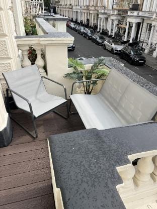 Newly refurbished - Awesome 3 bedroom Notting Hill very central with a balcony Hotel in City of Westminster