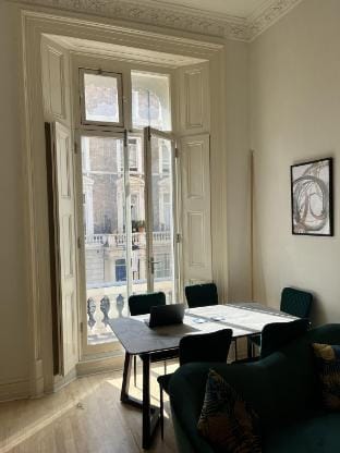 Newly refurbished - Awesome 3 bedroom Notting Hill very central with a balcony Hotel in City of Westminster