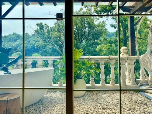 HangZhou West Lake Hillside Stay Hotel in Hangzhou