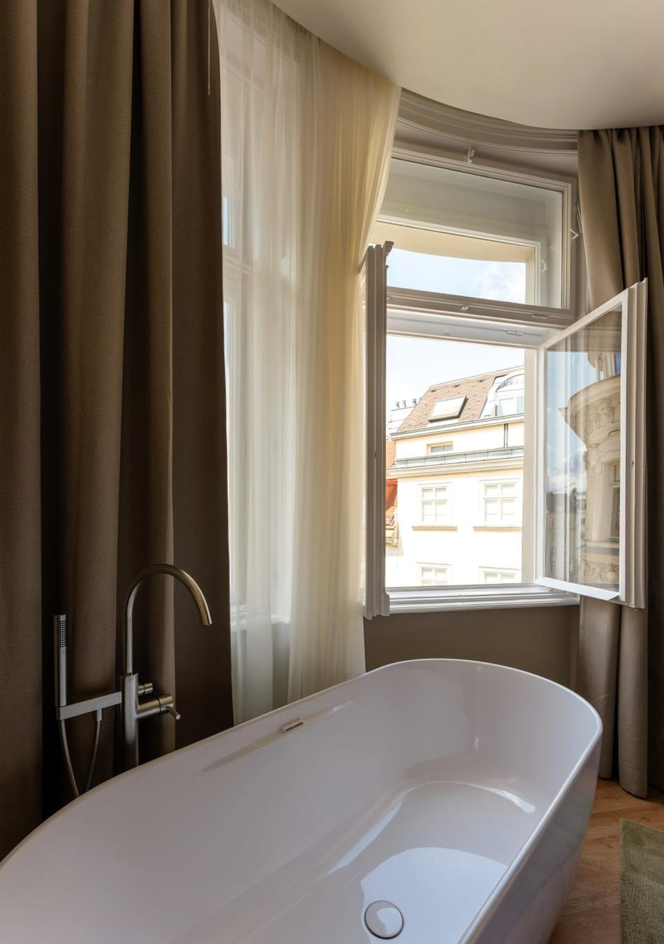 LOVIS Suites Vienna Hotel in Vienna
