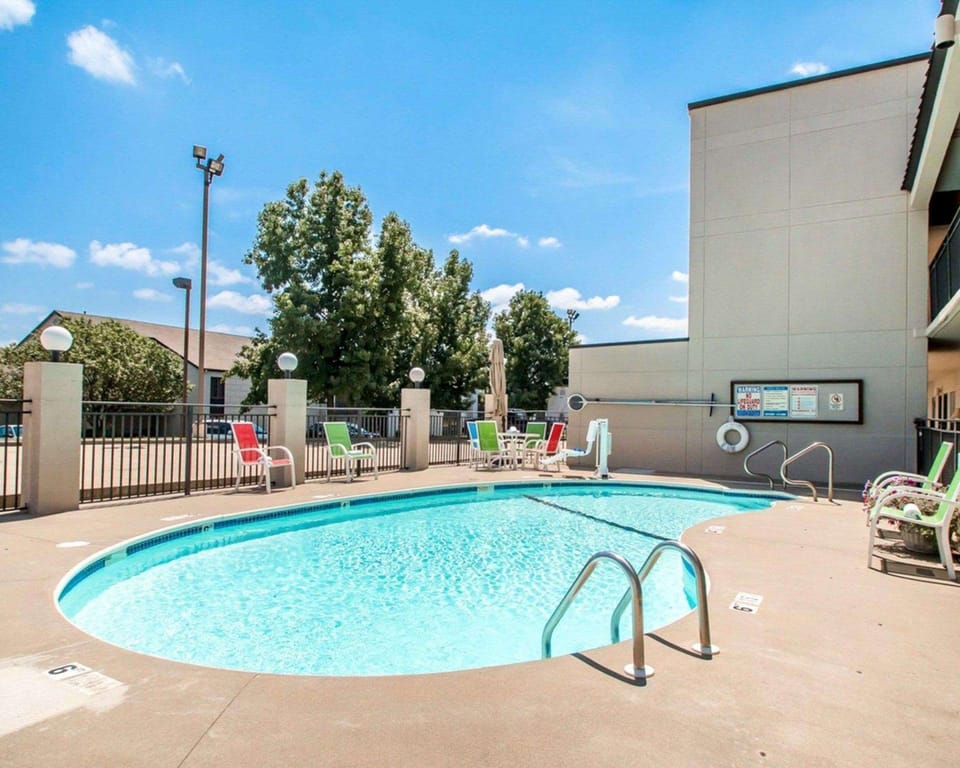 Quality Inn US65 & E Battlefield Rd Springfield Hotel in Springfield