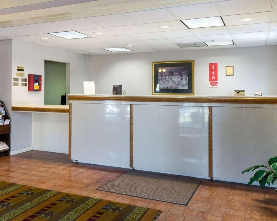 Econo Lodge Canton I-55 Hotel in Mississippi